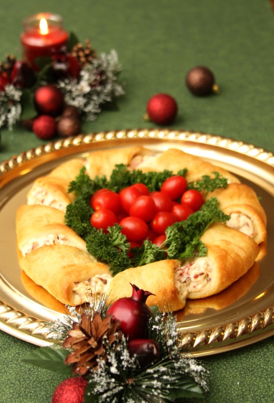 Christmas Wreath Crescent Rolls Appetizer Recipes - Just Short of Crazy