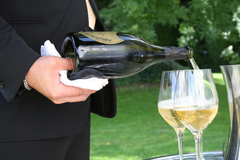 champagne pour