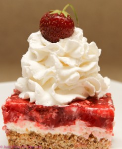 strawberry pretzel dessert