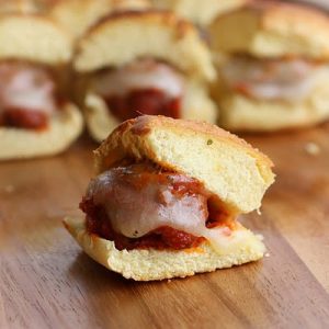 10 Delicious Game Day Finger Foods for Your Next Tailgate Party