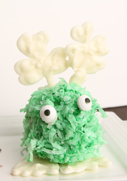 Make these adorable St Patrick's Day cake pops in a few simple steps