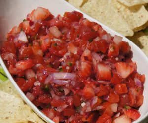 6-Ingredient Strawberry Salsa You’ll Want To Eat All Summer