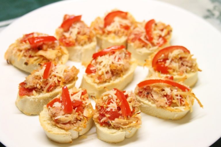 Quick and Easy Chicken Bruschetta Bites