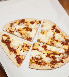 15 Minute Chicken and Sun Dried Tomato Flatbread Pizza Recipe