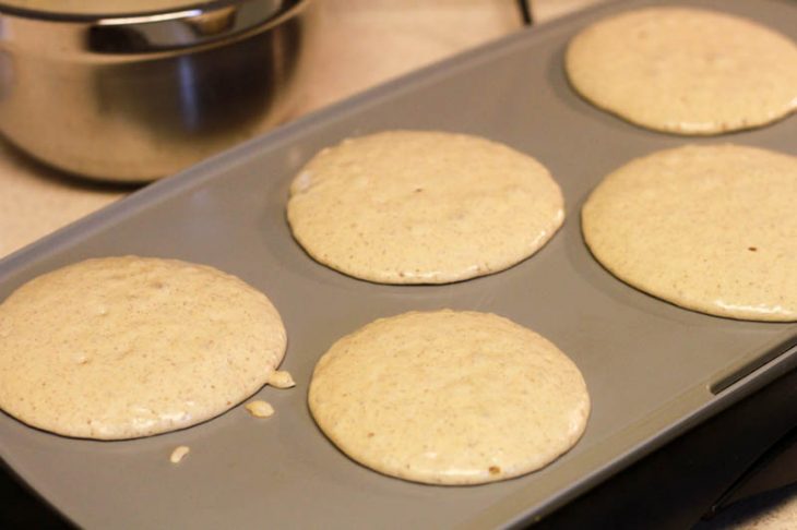 banana cinnamon pancakes