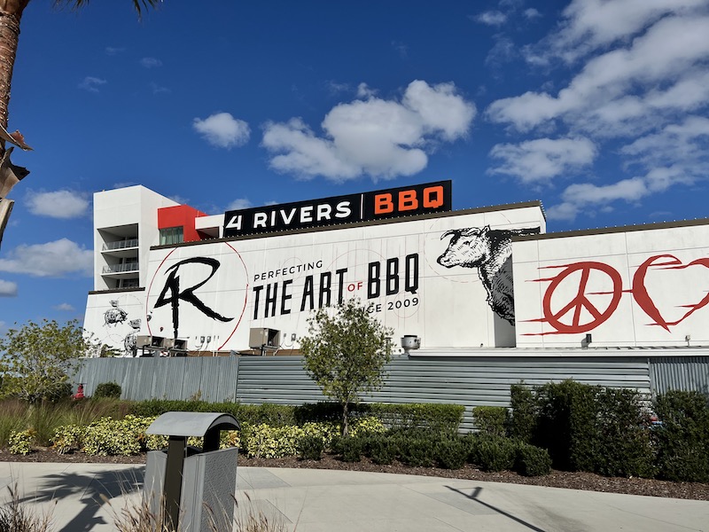 4 Rivers BBQ Outside of building