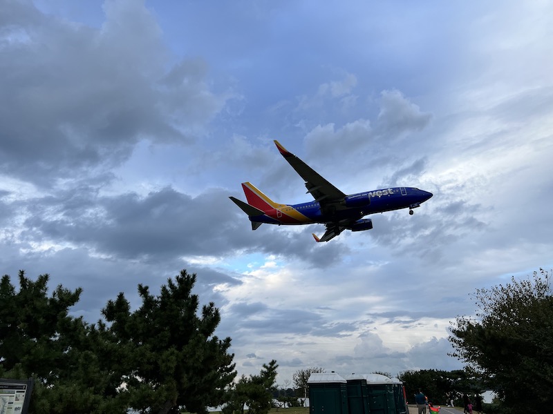 Airplanes landing at Reagan Airport