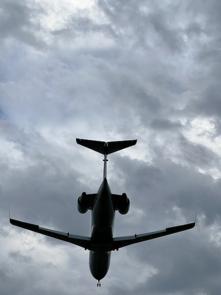 Airplanes landing at Reagan Airport_3