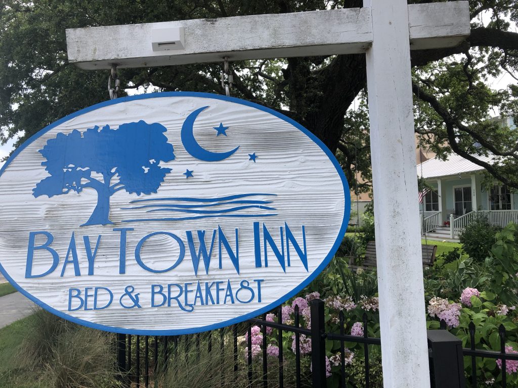 Bay Town Inn Sign