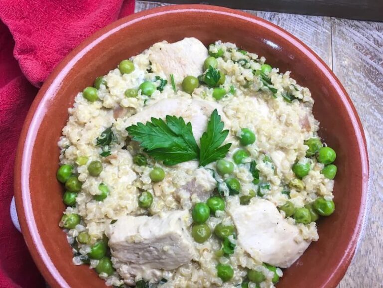 One-Skillet Creamy Chicken Quinoa with Peas