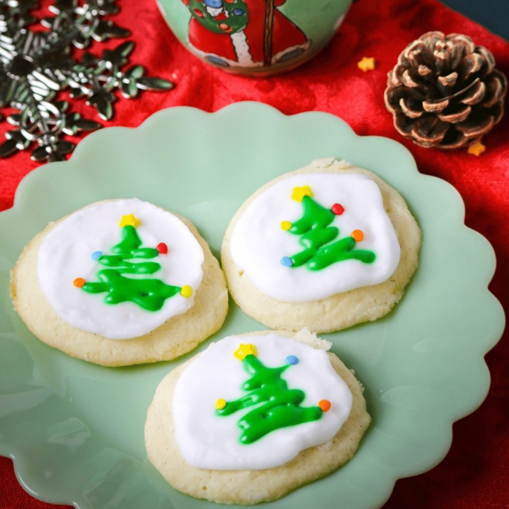 3 Christmas Meltaway Cookies on a green plate.