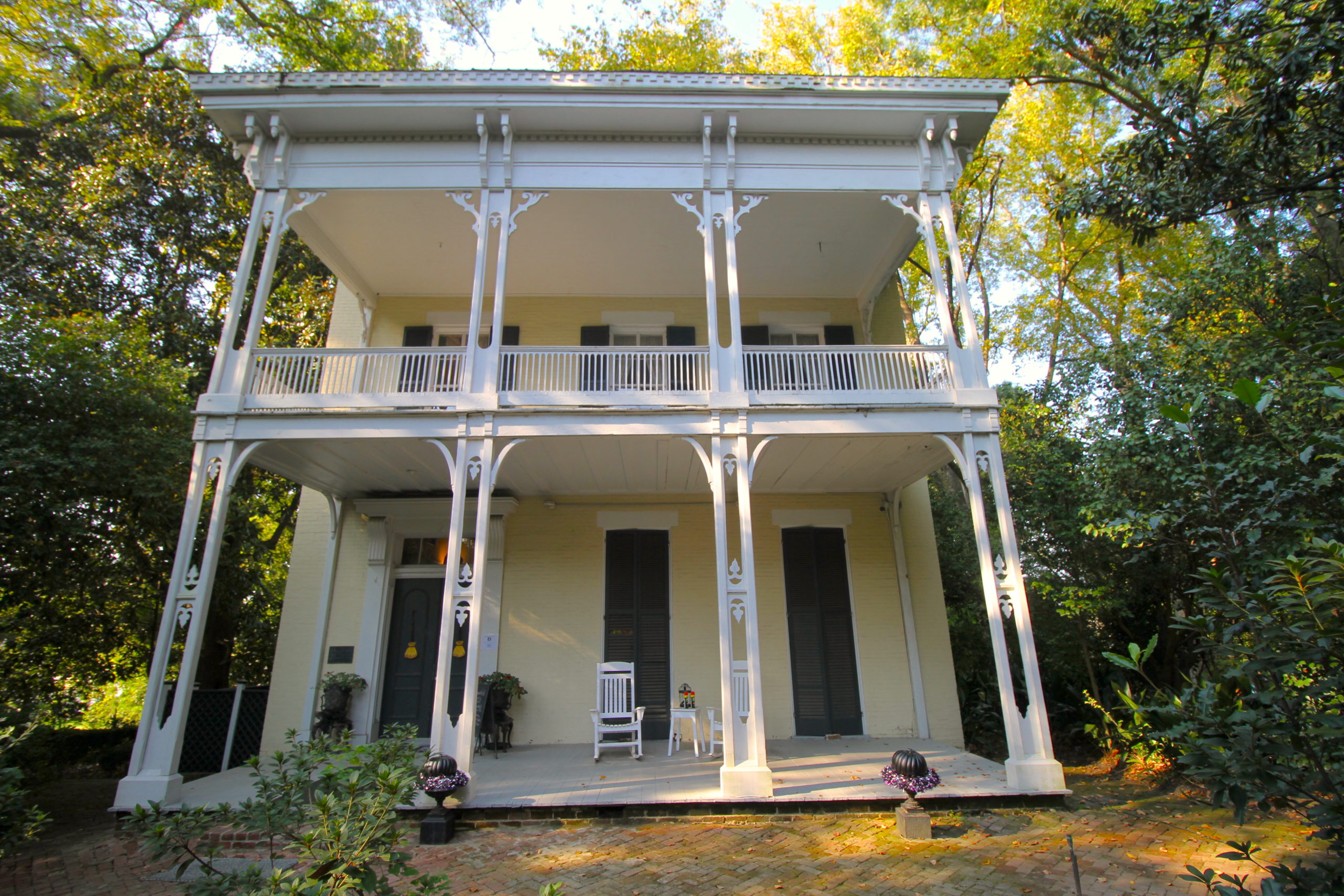 Front of McRaven House