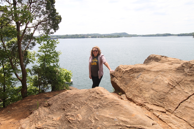 hike to the lake overlook in loudon county