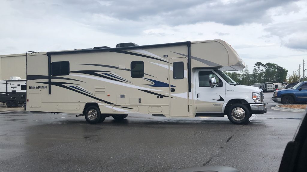 32' Minnie Winnie by WInnebago