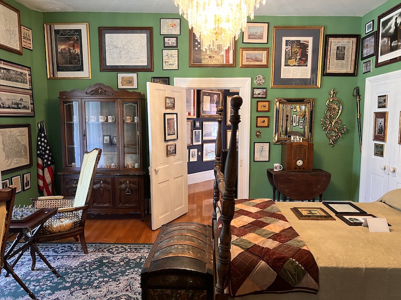 Master bedroom at octagon mansion wytheville va