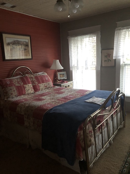Mentone Inn Guest Bedroom