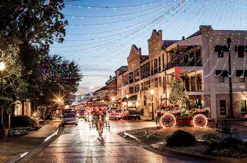 NATCHITOCHES CHRISTMAS FESTIVAL HORSE DRAWN CARRIAGE