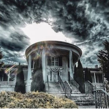 Octagon Historical Mansion in Wytheville VA with dark cloudy sky