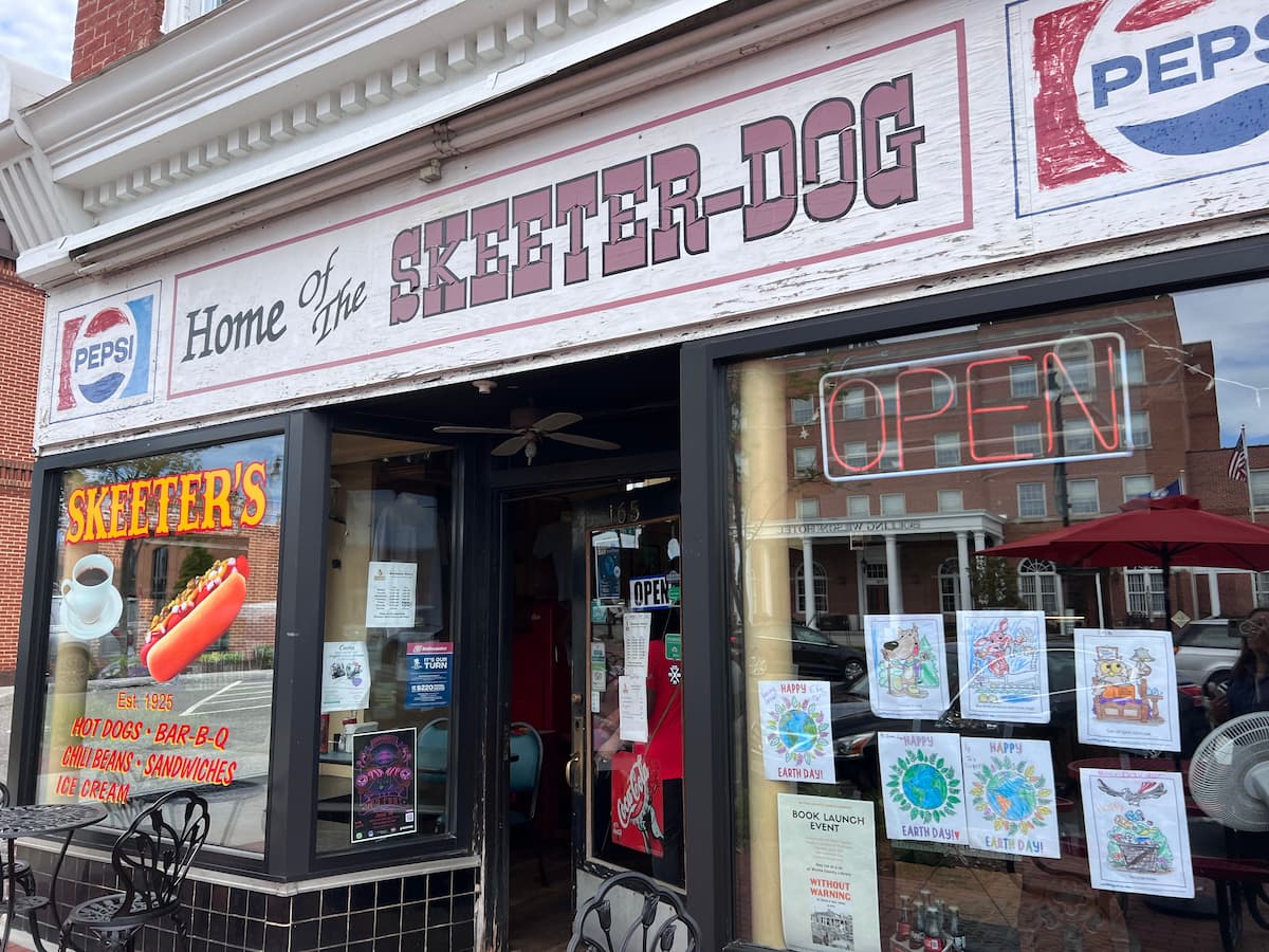 Skeeter World Famous Dogs Storefront.