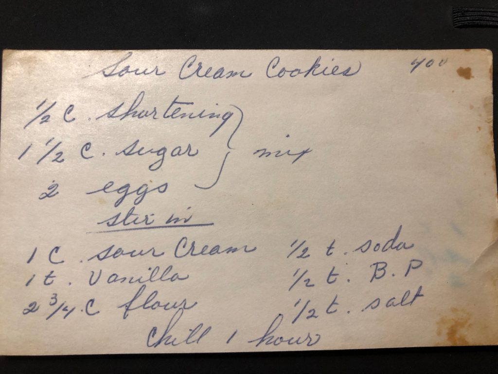 Photo of a vintage sour cream cookies recipe card.