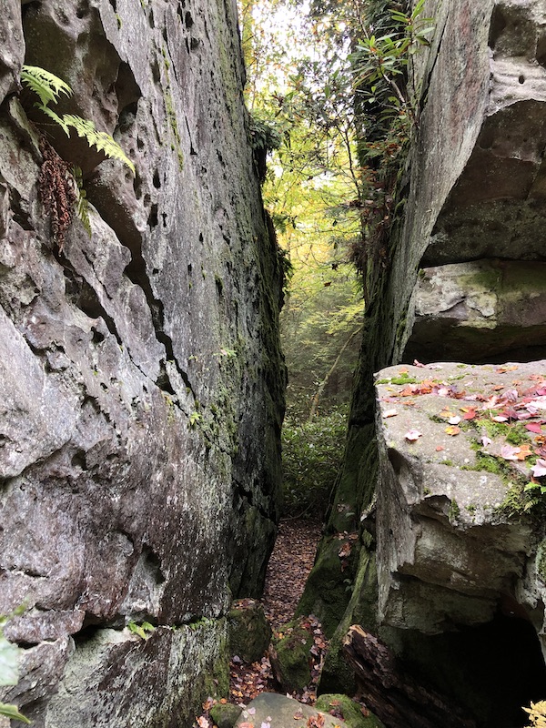 Squeeze through pass bilgers rocks