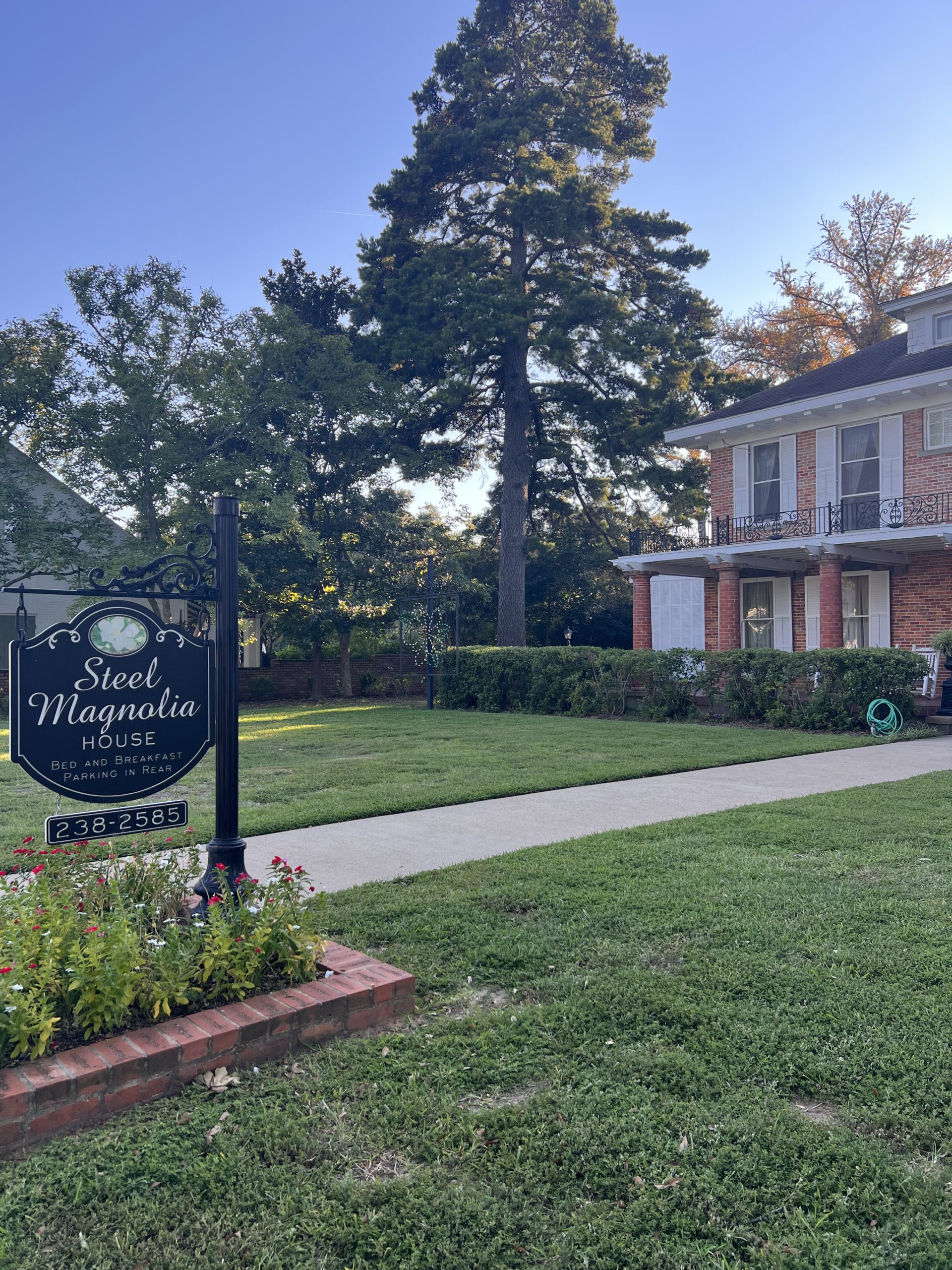 Front of Steel Magnolia house.