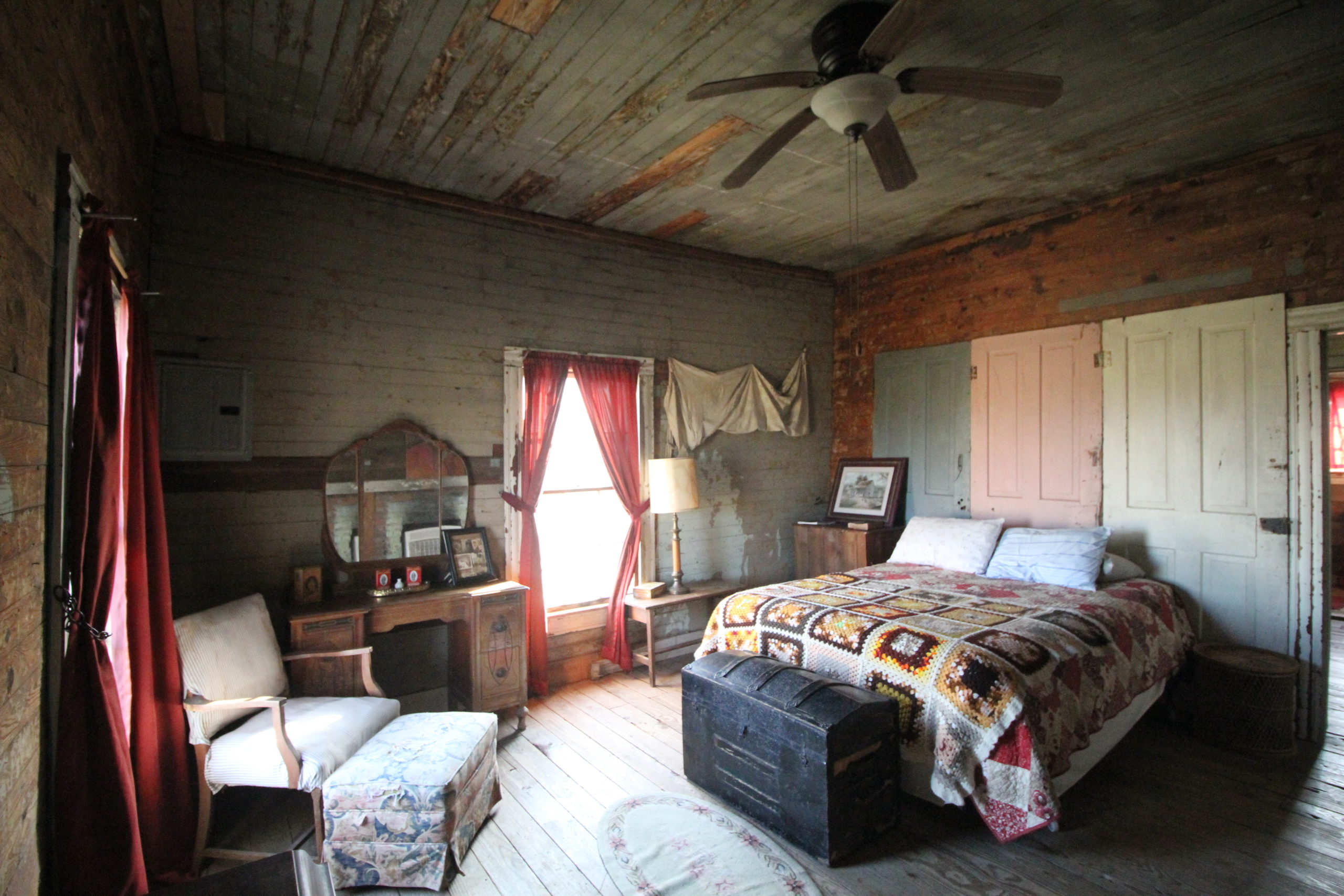 Tallahatchie flats bedroom queen bed