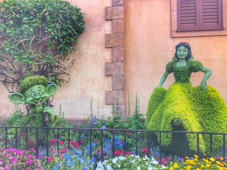 Topiary Disney Flowers Epcot Snow White and Dwarf