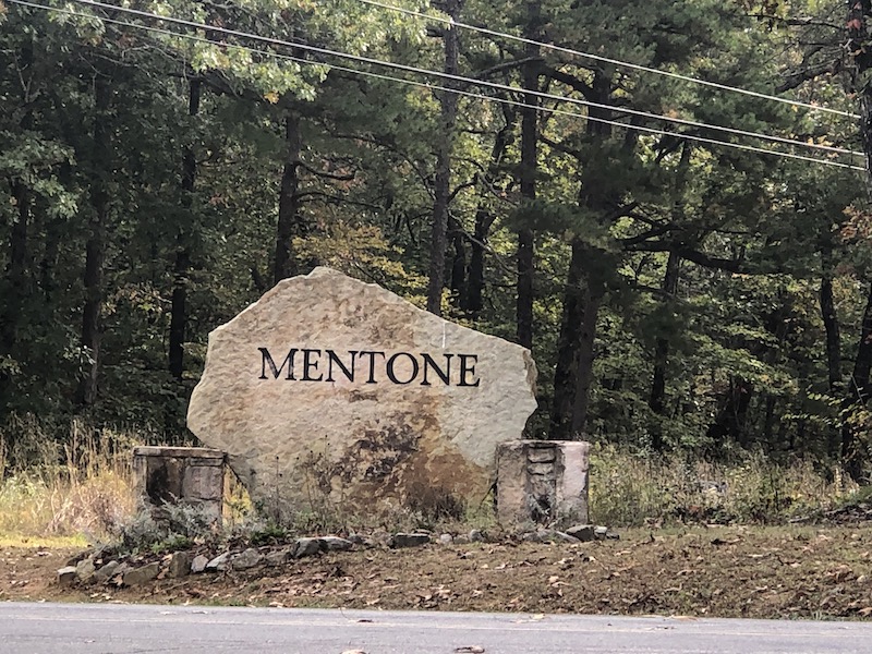 Welcome to Mentone sign