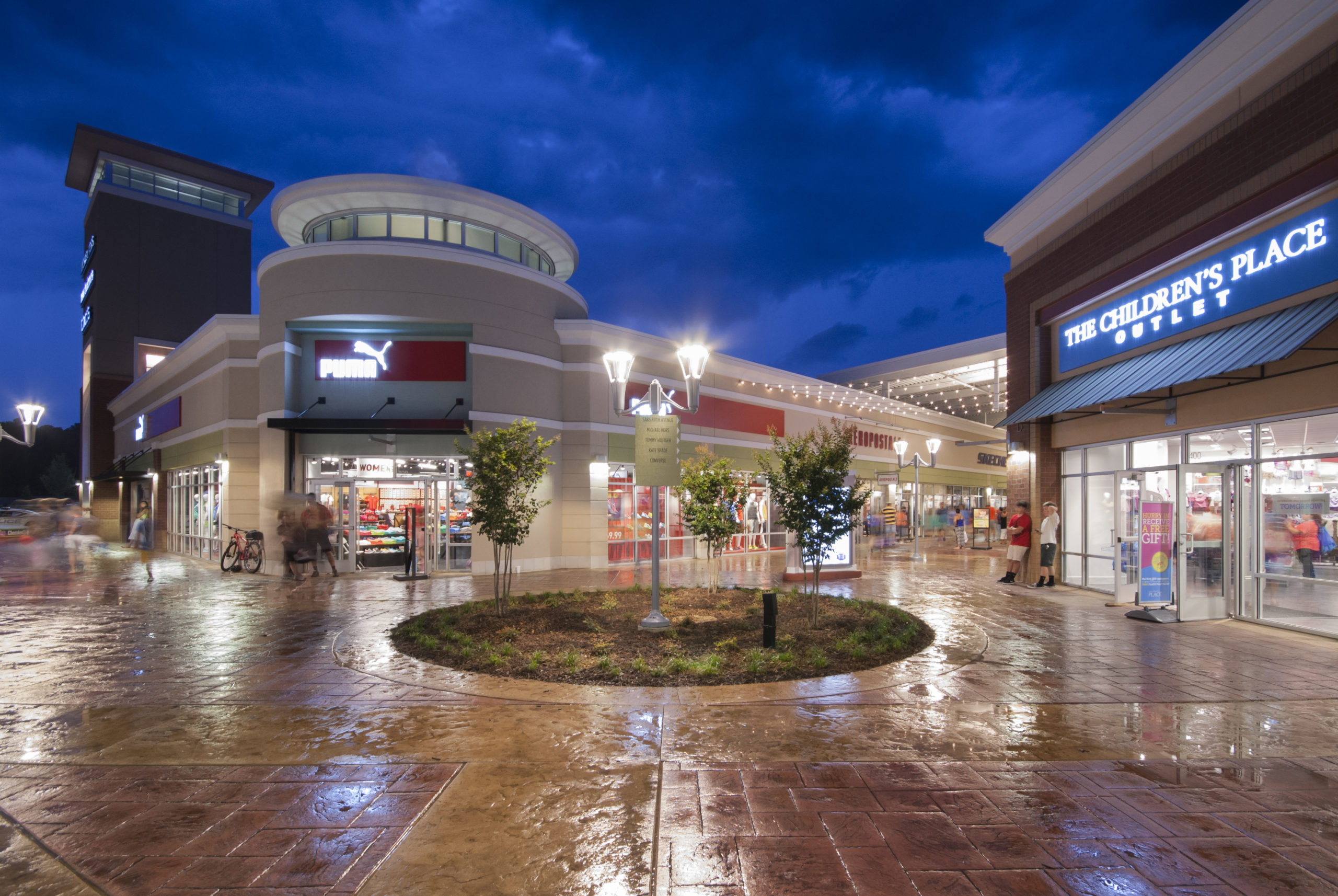 Woodstock - outlet-shoppes-night-scaled