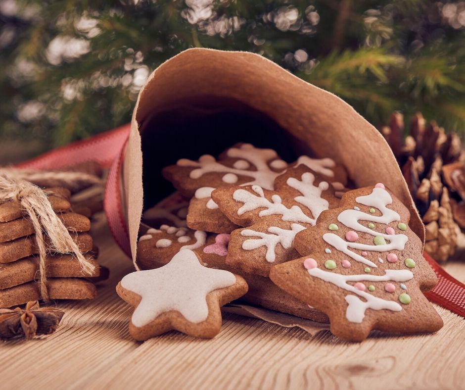 Gingerbread tree and snowflake shaped christmas cookies