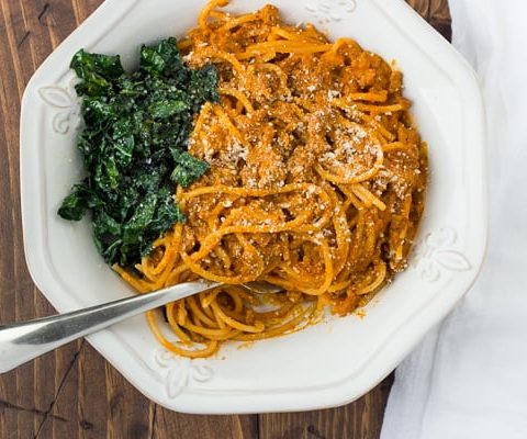 creamy pumpkin spaghetti with turkey and garlic