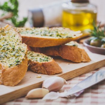 easy cheesy garlic bread 1