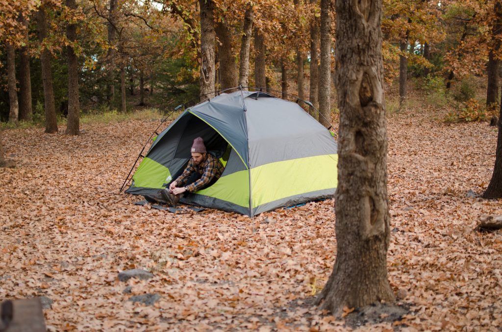 pitch a tent 