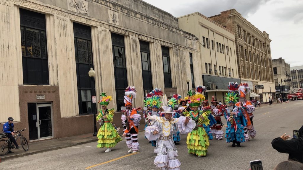 mardi gras parade color