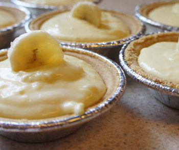 mini banana cream pies