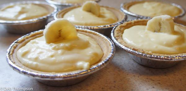 mini banana cream pies