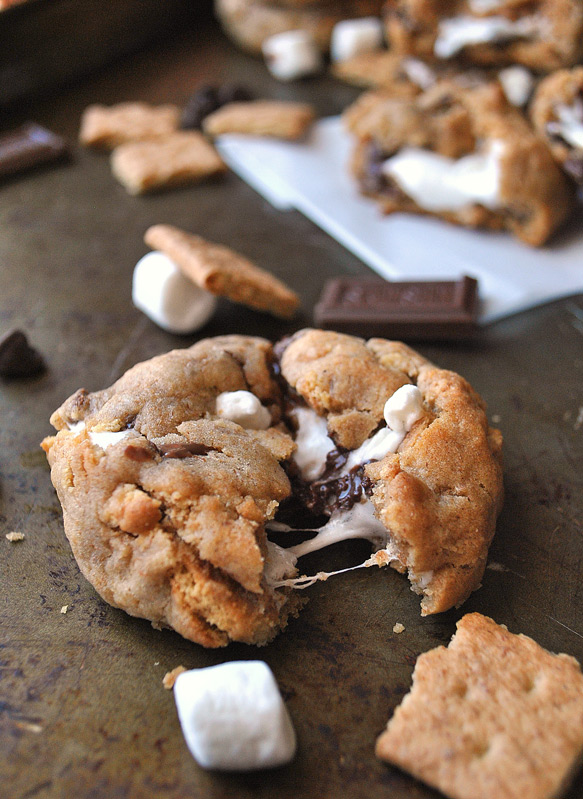 smore-marshmallow-stuffed-cookie